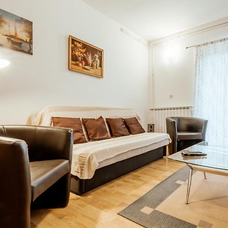 Apartment Oliva With Swimming Pool Пореч Екстериор снимка